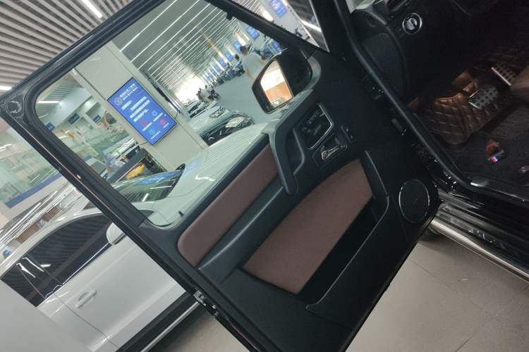Used Mercedes-Benz G-Class 2017 G 350 d Left Front Door Interior