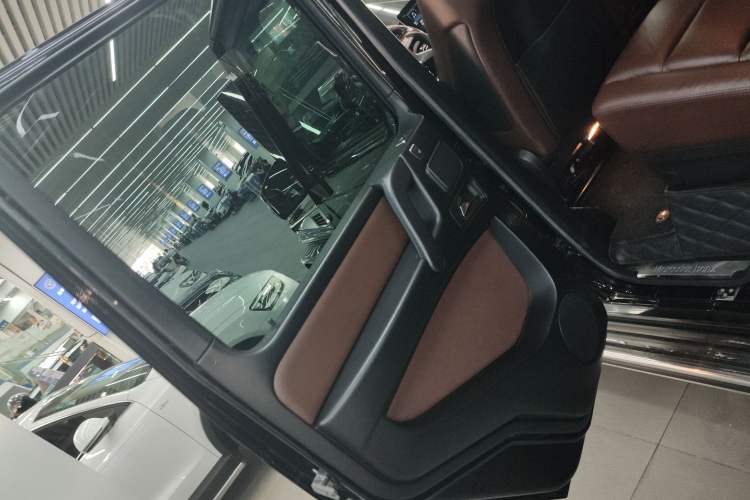 Used Mercedes-Benz G-Class 2017 G 350 d Left Rear Door Interior