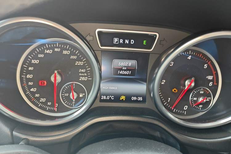 Used Mercedes-Benz G-Class 2017 G 350 d Odometer Close Up