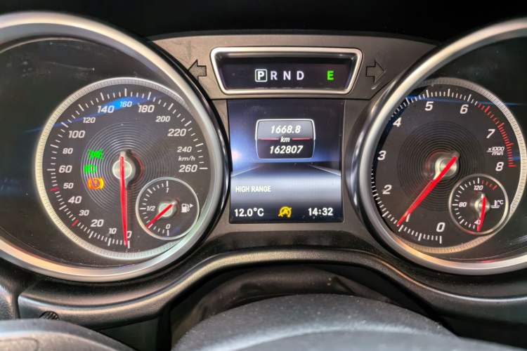 Used Mercedes-Benz G-Class 2017 G 500 Odometer Close Up