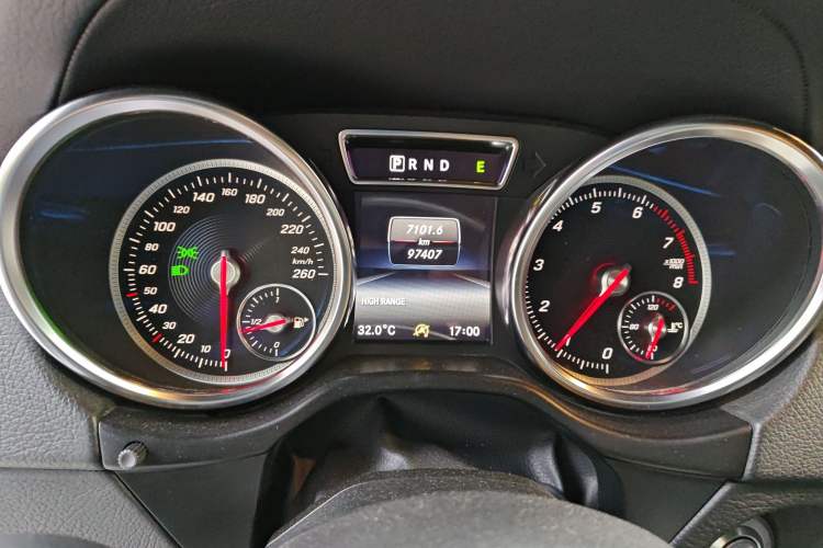 Used Mercedes-Benz G-Class 2017 G 500 Odometer Close Up