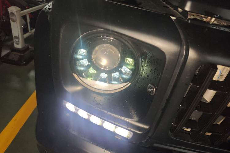 Used Mercedes-Benz G-Class 2017 G 350 d Right Front Headlight