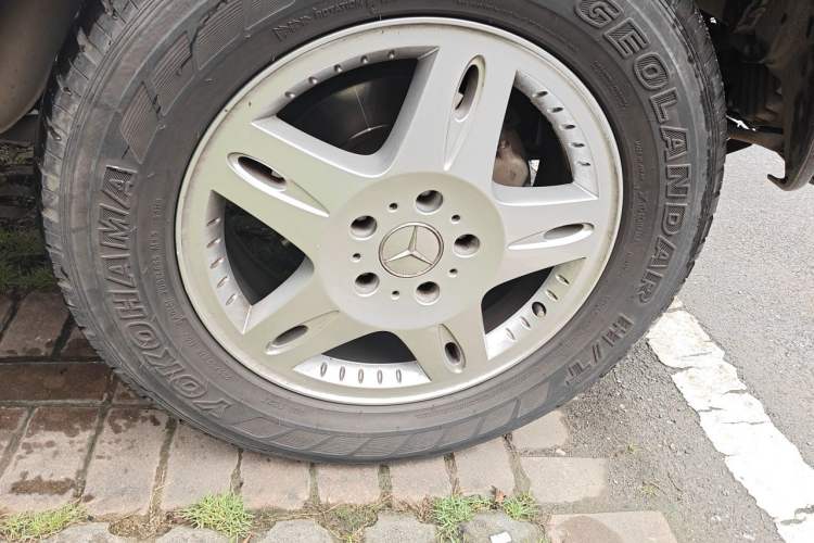 Used Mercedes-Benz G-Class 2017 G 350 d Right Front Wheel Hub