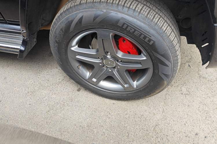Used Mercedes-Benz G-Class  Right Front Wheel Hub
