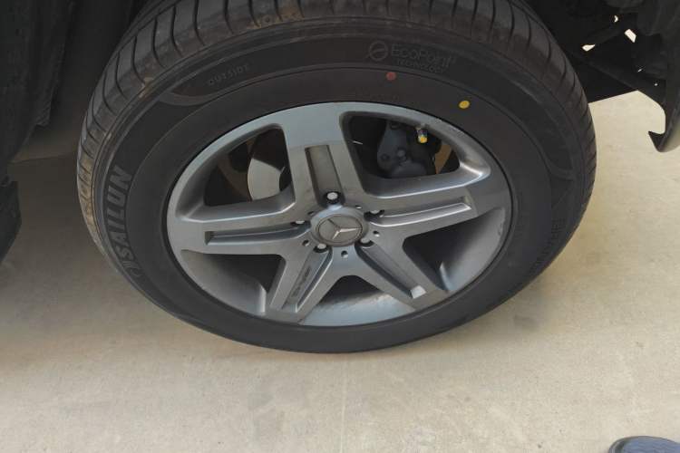 Used Mercedes-Benz G-Class  Right Front Wheel Hub