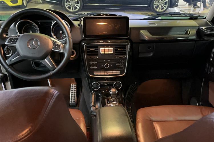 Used Mercedes-Benz G-Class 2017 G 350 d Interior 3