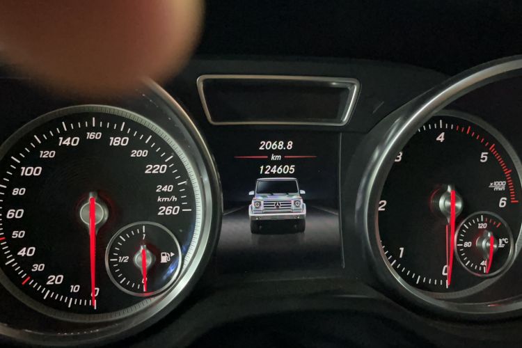 Used Mercedes-Benz G-Class 2017 G 350 d Odometer Close Up