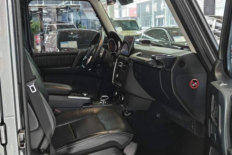 Used Mercedes-Benz G-Class 2017 G 500 Interior 9