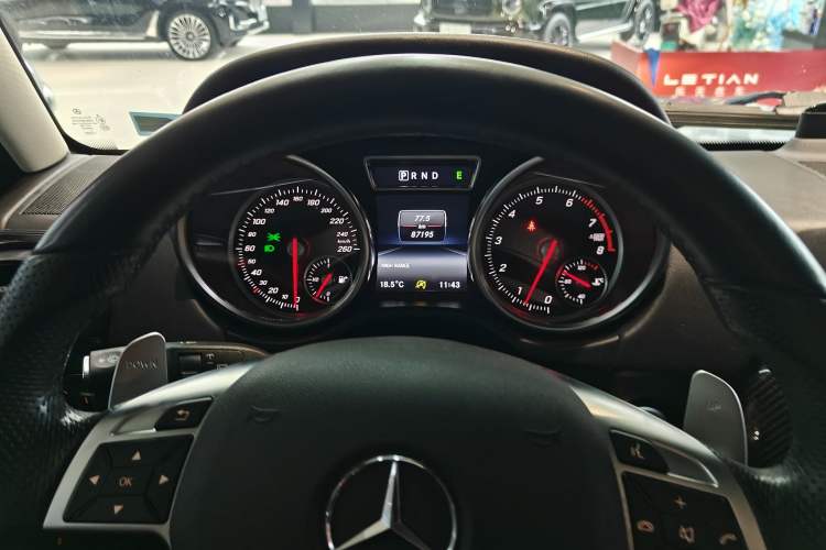 Used Mercedes-Benz G-Class 2017 G 500 Odometer Close Up