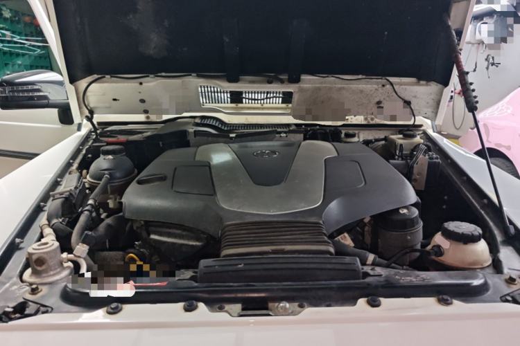 Used Mercedes-Benz G-Class  Engine Bay