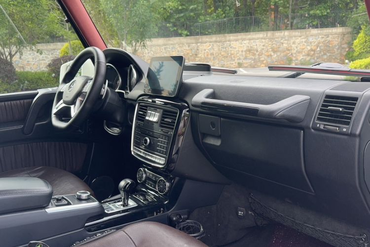 Used Mercedes-Benz G-Class 2017 G 500 Interior 3