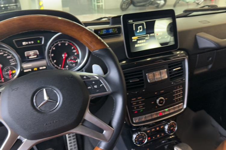 Used Mercedes-Benz G-Class 2017 G 500 Interior 5