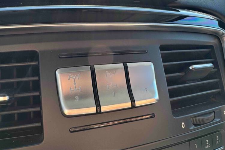Used Mercedes-Benz G-Class 2017 G 500 Interior 6