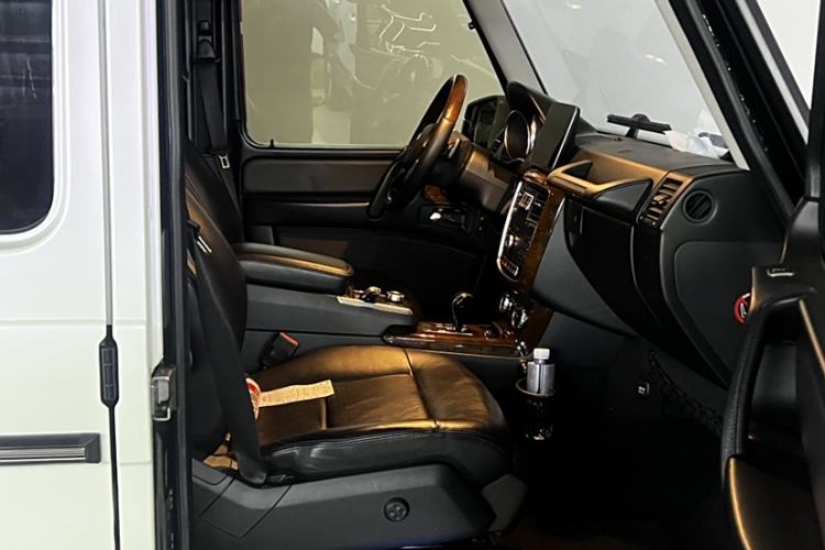 Used Mercedes-Benz G-Class 2017 G 500 Interior 7
