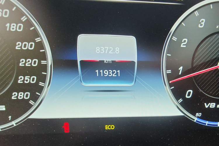 Used Mercedes-Benz G-Class 2017 G 500 Odometer Close Up