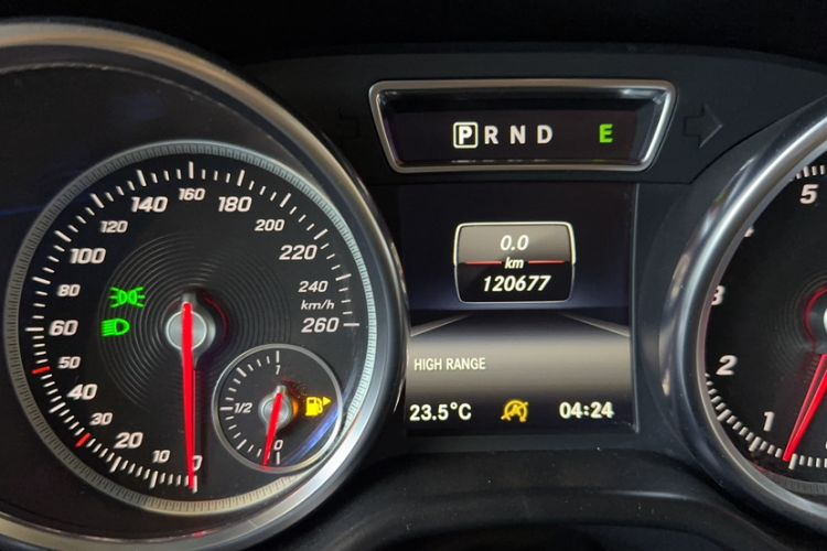 Used Mercedes-Benz G-Class 2017 G 500 Odometer Close Up