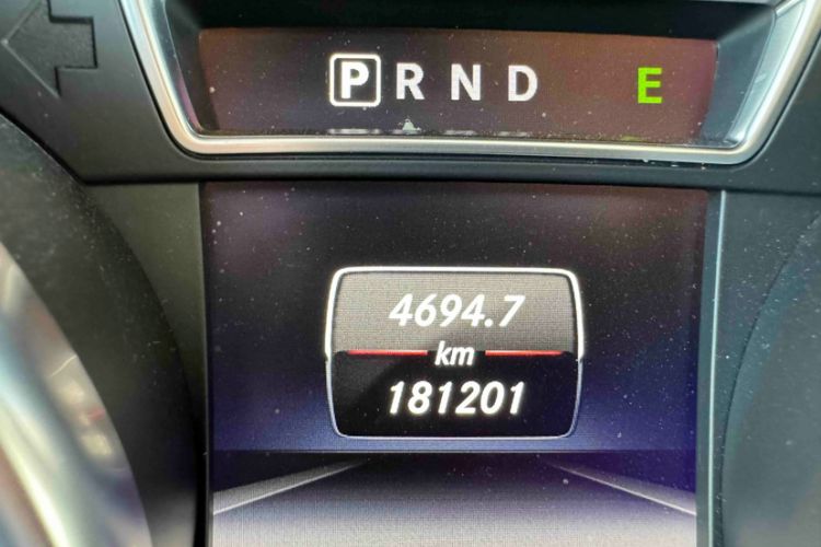 Used Mercedes-Benz G-Class 2017 G 500 Odometer Close Up