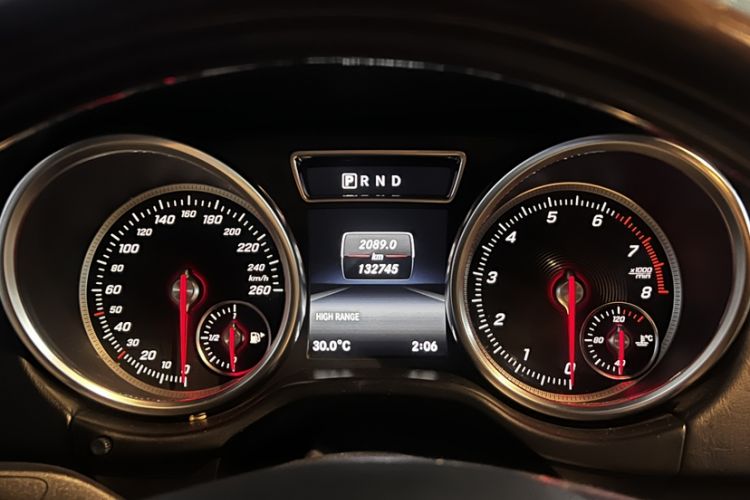 Used Mercedes-Benz G-Class 2017 G 500 Odometer Close Up
