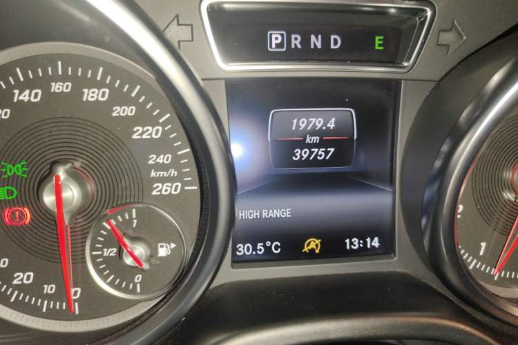 Used Mercedes-Benz G-Class 2017 G 500 Odometer Close Up