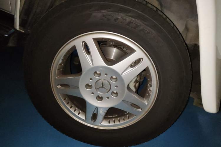 Used Mercedes-Benz G-Class 2017 G 350 d Right Front Wheel Hub