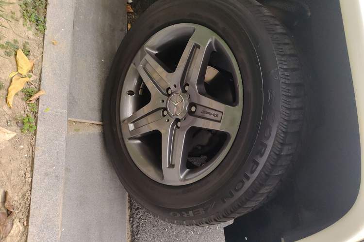 Used Mercedes-Benz G-Class 2017 G 500 Right Front Wheel Hub