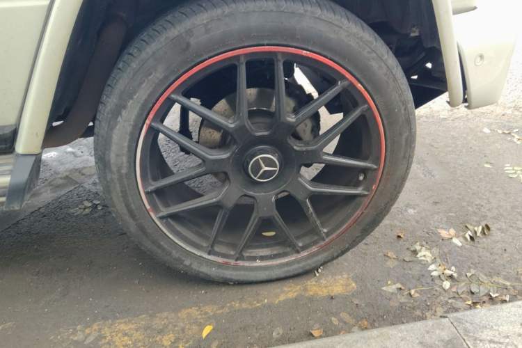 Used Mercedes-Benz G-Class  Right Front Wheel Hub