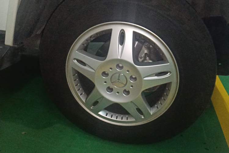 Used Mercedes-Benz G-Class 2017 G 350 d Right Front Wheel Hub