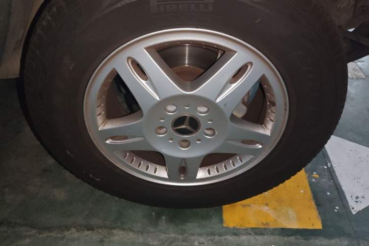 Used Mercedes-Benz G-Class 2017 G 350 d Right Front Wheel Hub
