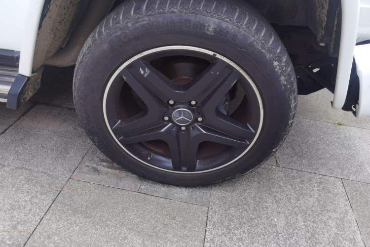 Used Mercedes-Benz G-Class 2017 G 350 d Right Front Wheel Hub