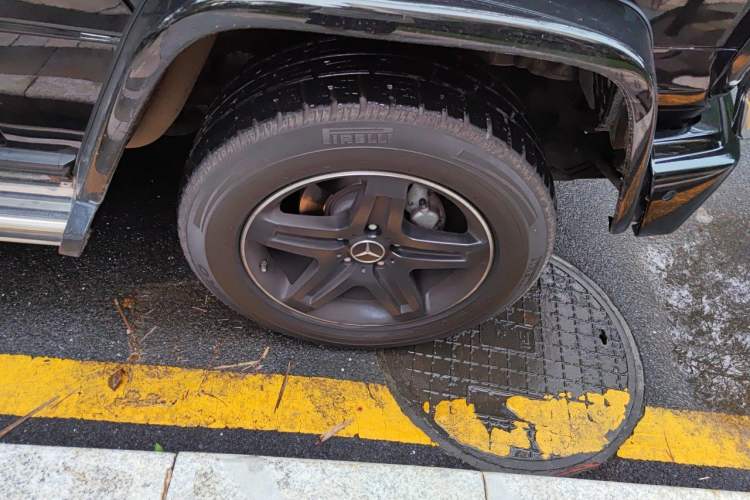 Used Mercedes-Benz G-Class  Right Front Wheel Hub