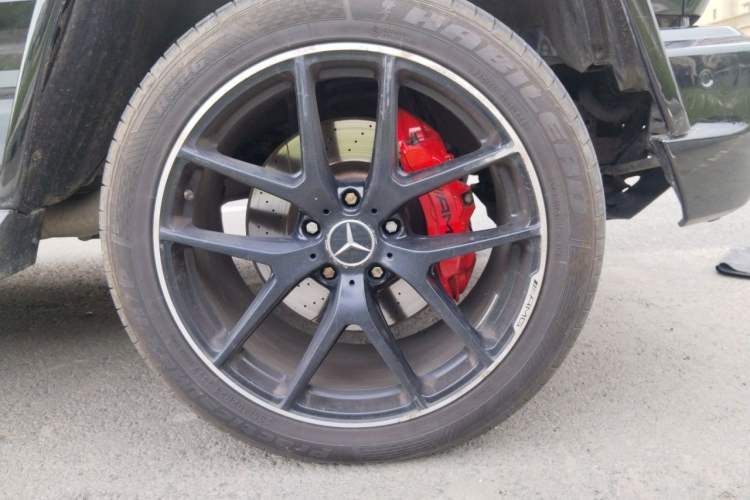 Used Mercedes-Benz G-Class  Right Front Wheel Hub