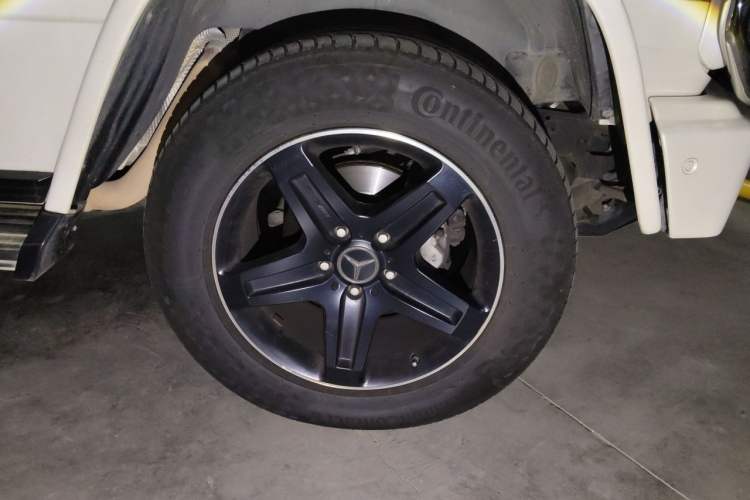 Used Mercedes-Benz G-Class  Right Front Wheel Hub