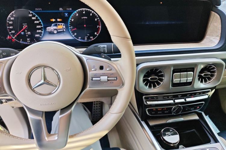 Used Mercedes-Benz G-Class 2020 G 500 Night Edition Center Console