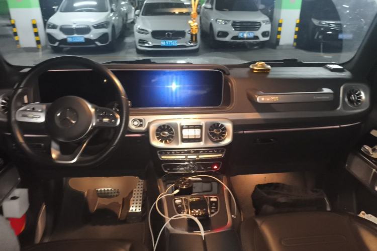 Used Mercedes-Benz G-Class 2020 G 500 Night Edition Center Console