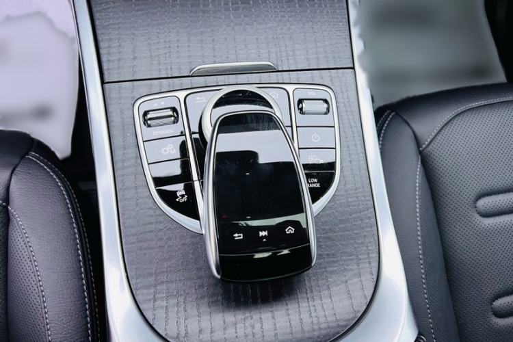 Used Mercedes-Benz G-Class 2020 G 350 Interior 6
