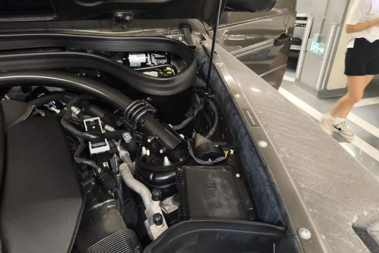 Used Mercedes-Benz G-Class 2020 G 350 Engine Bay Left