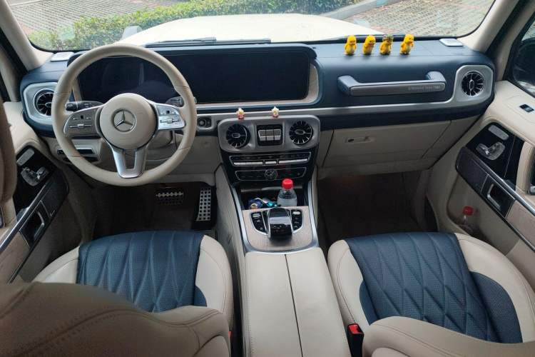 Used Mercedes-Benz G-Class 2020 G 500 Timeless Edition Center Console