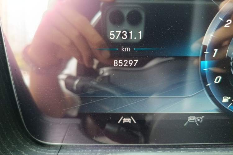 Used Mercedes-Benz G-Class 2020 G 350 Odometer Close Up