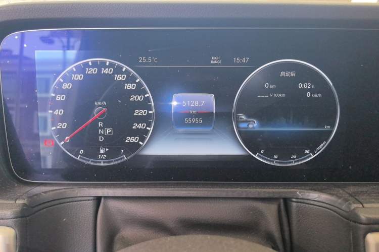 Used Mercedes-Benz G-Class 2020 G 350 Odometer Close Up