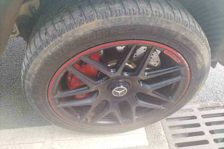 Used Mercedes-Benz G-Class  Right Front Wheel Hub