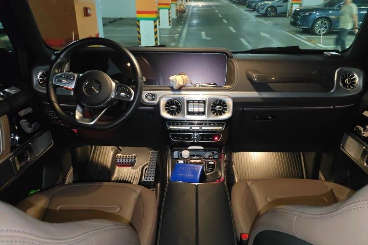 Used Mercedes-Benz G-Class 2021 G 500 Center Console