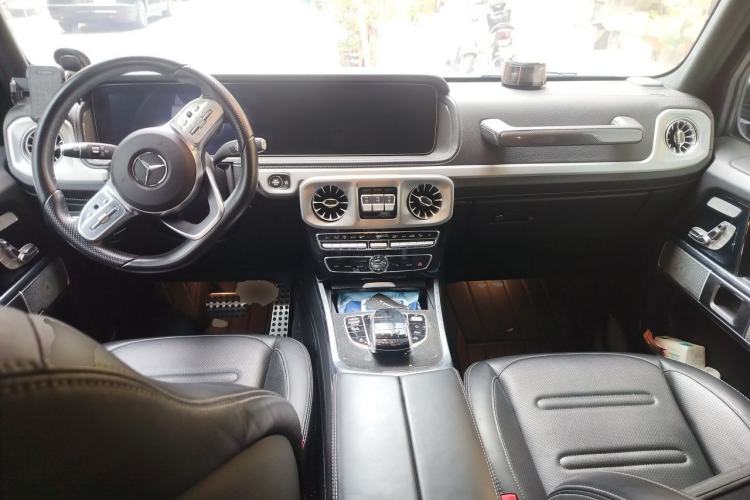 Used Mercedes-Benz G-Class 2021 G 500 Center Console