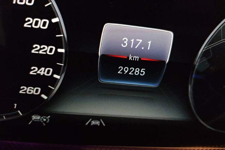 Used Mercedes-Benz G-Class 2021 G 500 Odometer Close Up