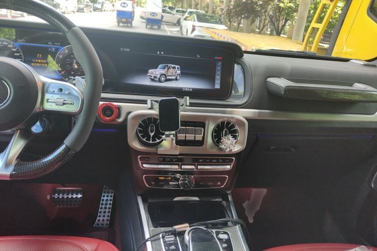 Used Mercedes-Benz G-Class 2021 G 500 Center Console