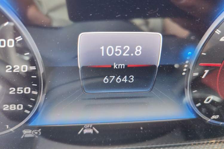 Used Mercedes-Benz G-Class 2021 G 500 Odometer Close Up