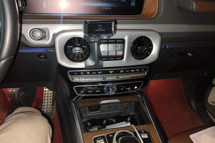 Used Mercedes-Benz G-Class  Audio And AC Panel