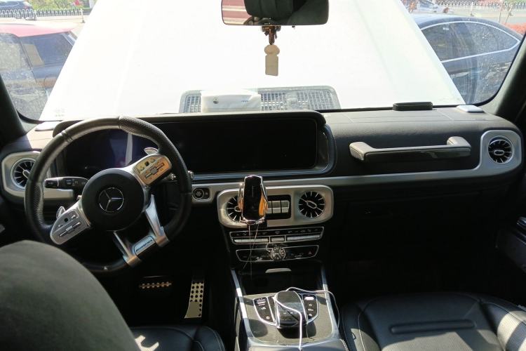 Used Mercedes-Benz G-Class 2021 G 500 Center Console
