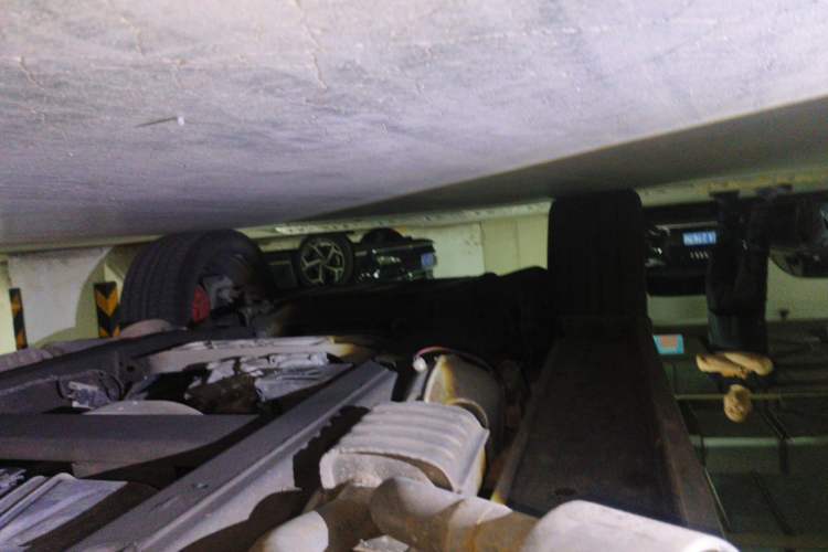 Used Mercedes-Benz G-Class  Chassis Front Left