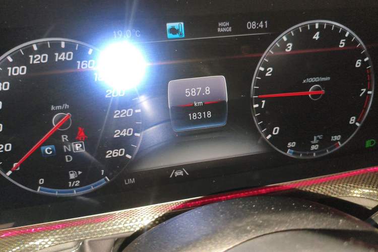 Used Mercedes-Benz G-Class 2021 G 500 Odometer Close Up