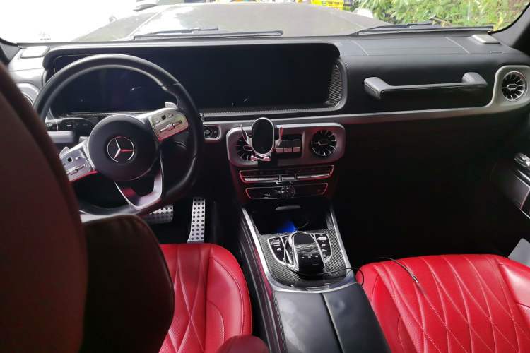 Used Mercedes-Benz G-Class 2022 G 500 Center Console